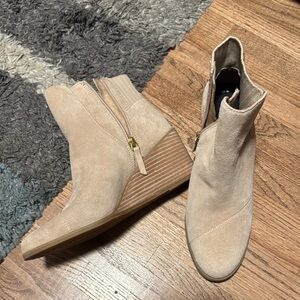 TOMS - Beige Suede Wedge Ankle Boots